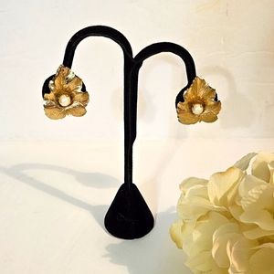 Rare Vintage Sarah Coventry Earrings Ivy Leaf White Faux Pearl Goldtone Clip On